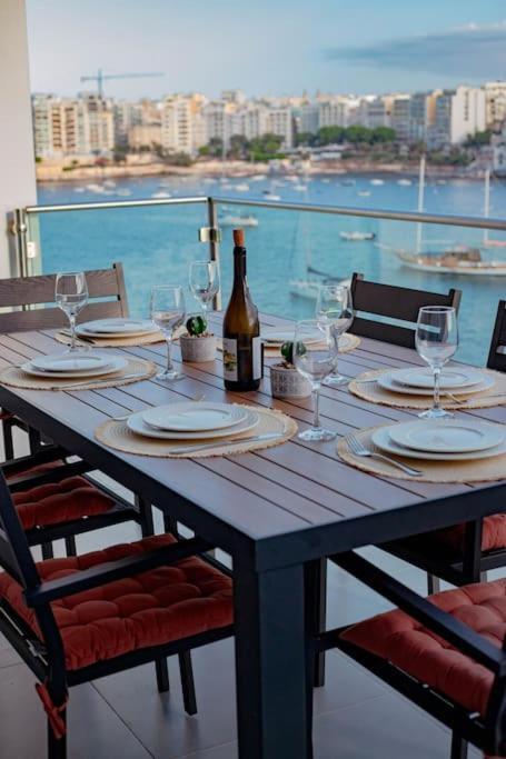 Seafront Two Bedroom Apartment San Ġiljan Exterior foto