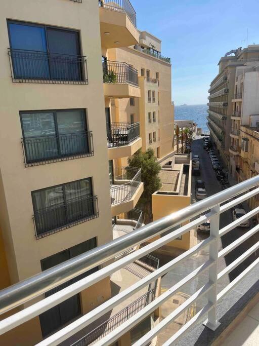Seafront Two Bedroom Apartment San Ġiljan Exterior foto